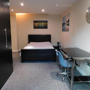 Apartment Djs - Modern, Sheffield