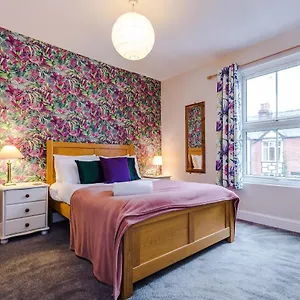 Holiday home Cosy House With Garden & Parking,, Sheffield